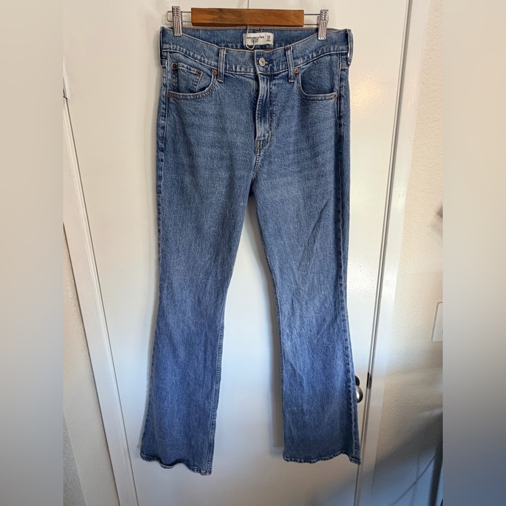 Abercrombie & Fitch High Rise Bootcut Jeans Size 29 Long Medium Wash Denim